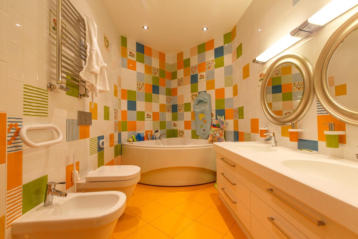 Keep Your Luxury Bathroom in Great Condition: Use Tile Reglazing Services